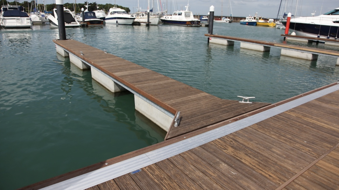 4 Things To Consider When Building A Lakeside Dock Kebony Usa - Diy Floating Dock Ideas