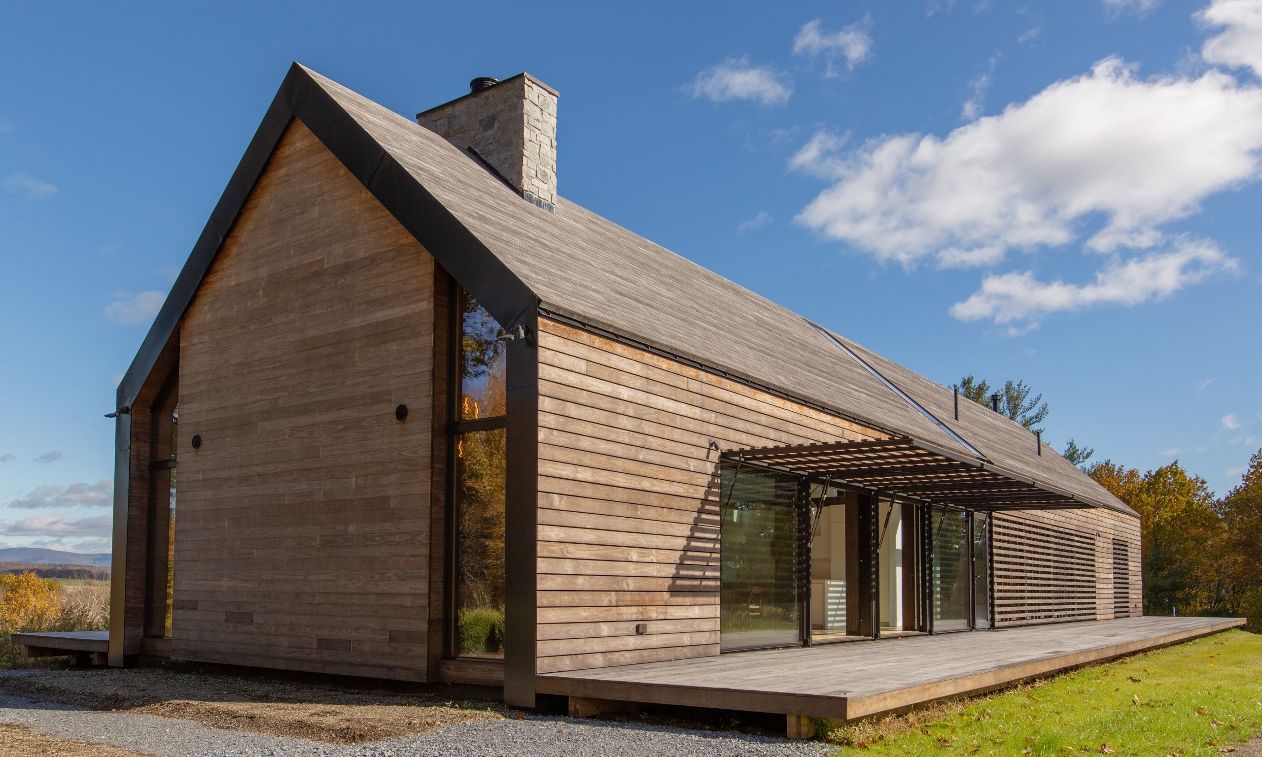 Three-quarter view of the modern Silvernail's Family House property featuring Kebony Modified Wood Clear Cladding located in Rhinebeck, New York on a sunny day