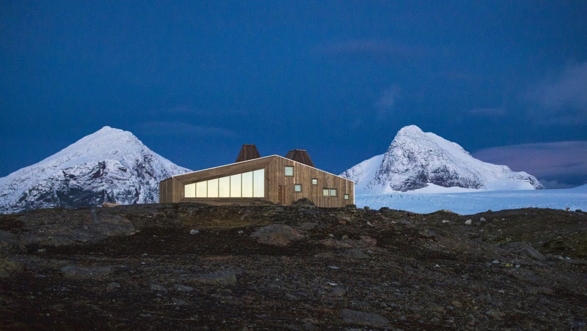 Nighttime view of the Rabot Tourist Cain featuring Kebony Modified Wood located in Okstindan, Norway
